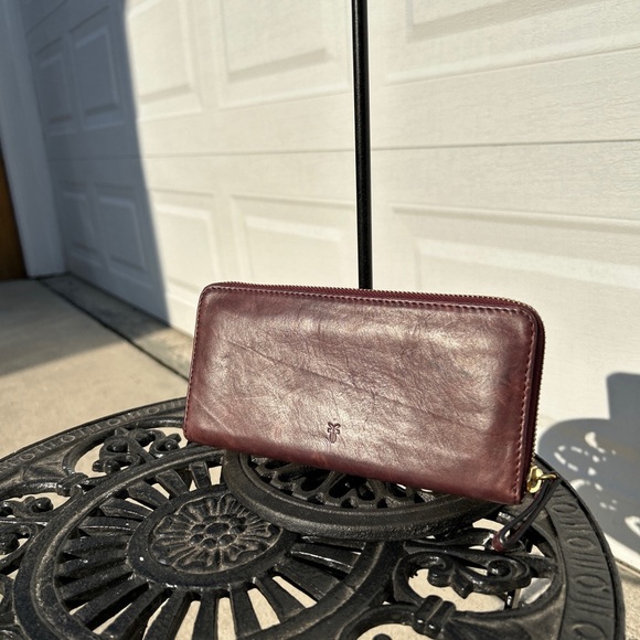 Frye Handbags - Frye Zip Around Wallet - Excellent condition